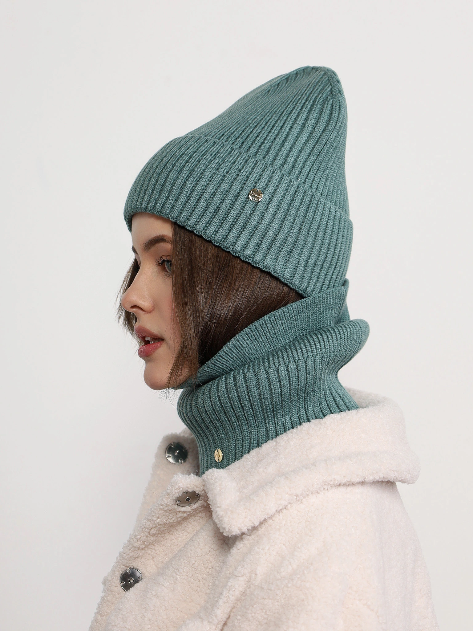 Шарф-снуд бежевого цвета